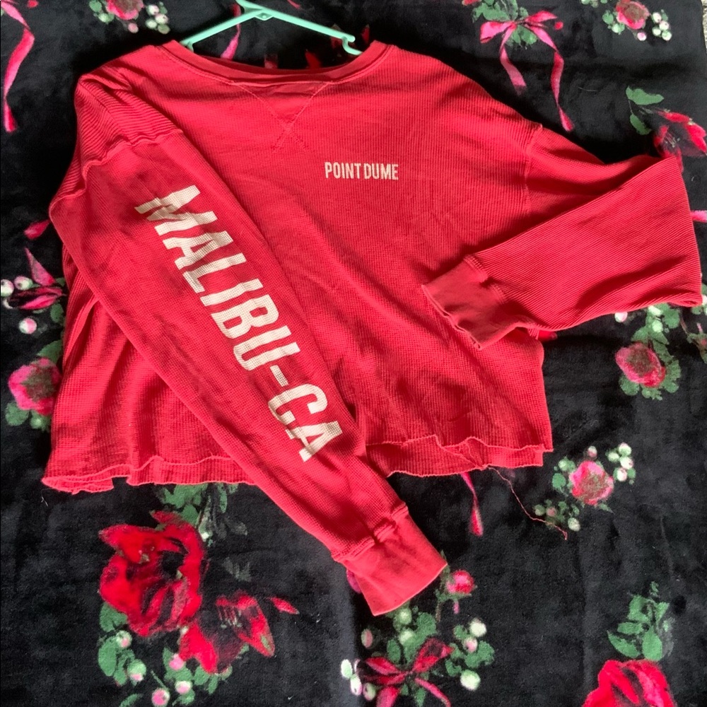 RED CROPPED LONG-SLEEVE CREWNECK WITH PRINT